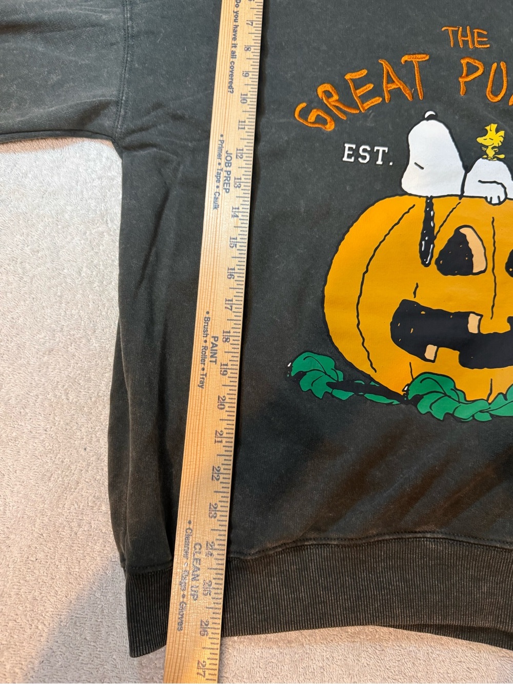 Vintage-Style Snoopy Peanuts The Great Pumpkin Crewneck Halloween Sweatshirt - Picture 7 of 9
